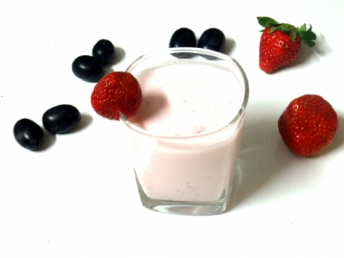 strawberry smoothie with yogurt healthy