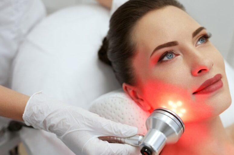 Several Benefits of LED Light Therapy for Sensitive Skin