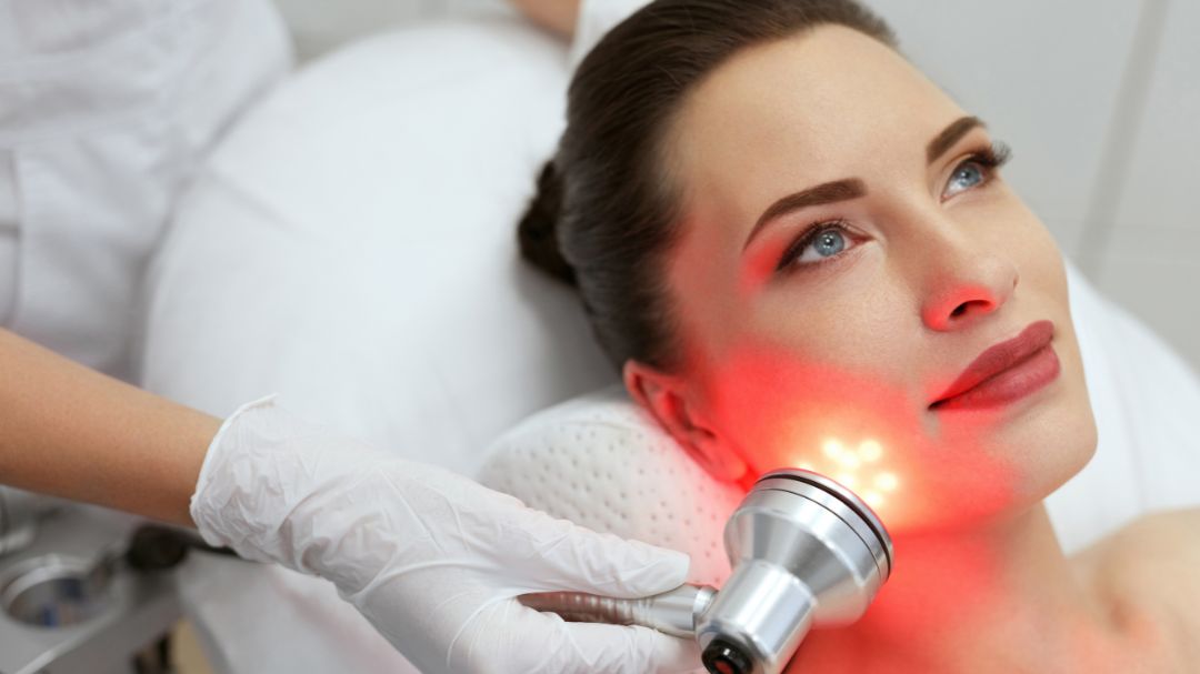 Several Benefits of LED Light Therapy for Sensitive Skin