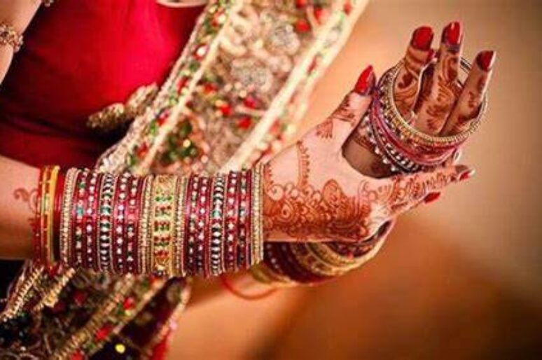 5 Ways of Pairing Your Bangles with Various Outfits for a Flawless Look